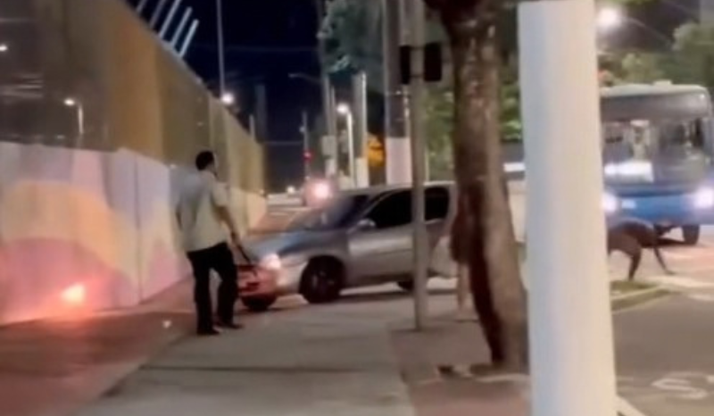 Homem suspeito de furtar biscoito é atropelado por ônibus em Vitória
