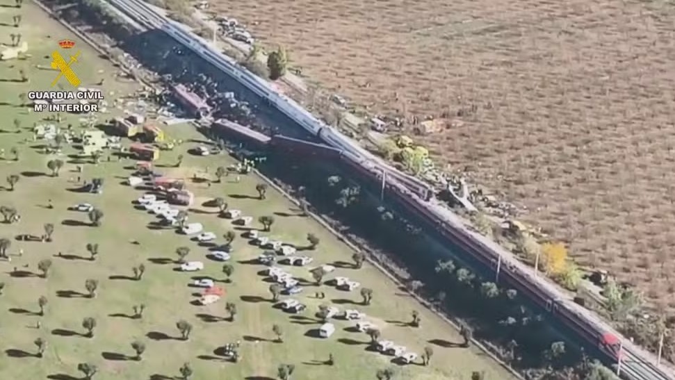 Tragédia na Espanha: Colisão de trens de alta velocidade deixa mortos