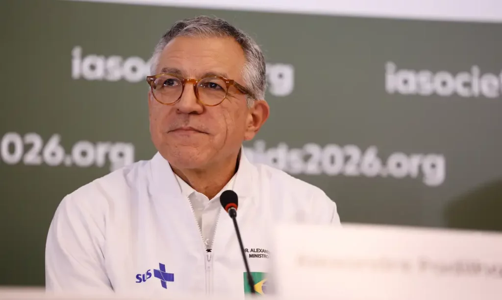 Ministro Padilha toma ações legais contra fake news da Veja sobre Lula