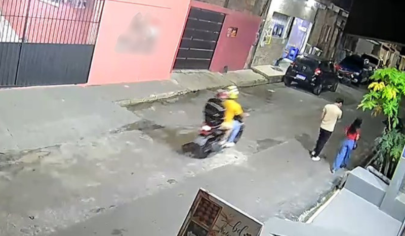 Dois jovens são vítimas de assalto no bairro Monte das Oliveiras em Manaus