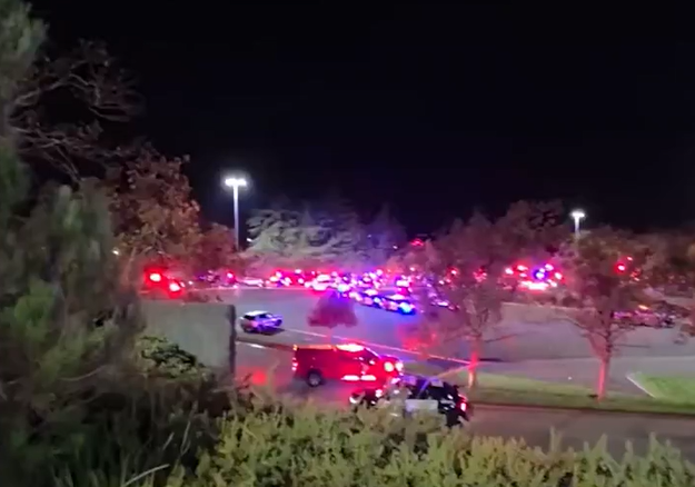 Tiroteio em loja de Halloween deixa mortos e feridos em shopping na Califórnia