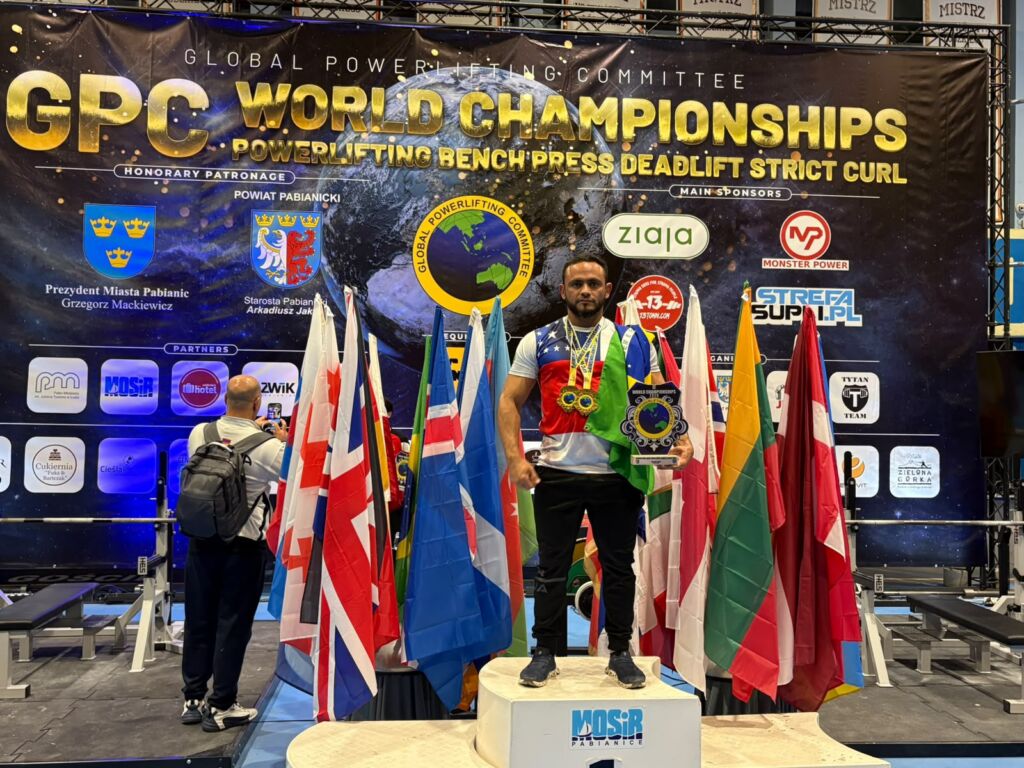 Kleber Allan Farias é campeão mundial de Powerlifting na Polônia