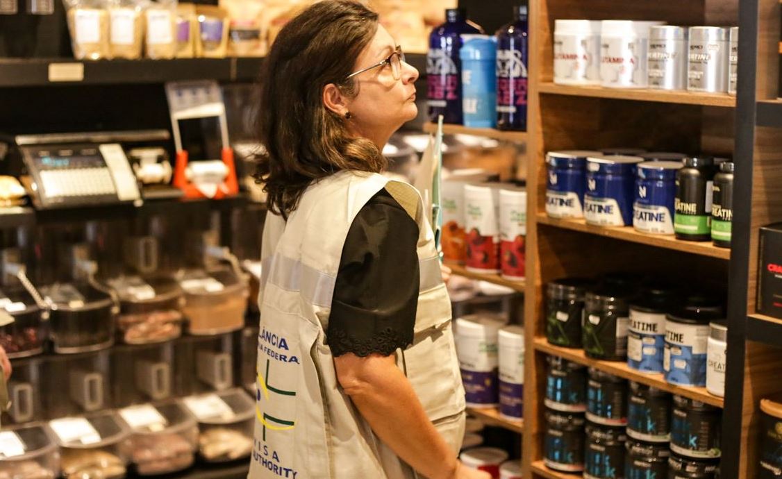 Cuidado com gomas de creatina e vitaminas: entenda os riscos
