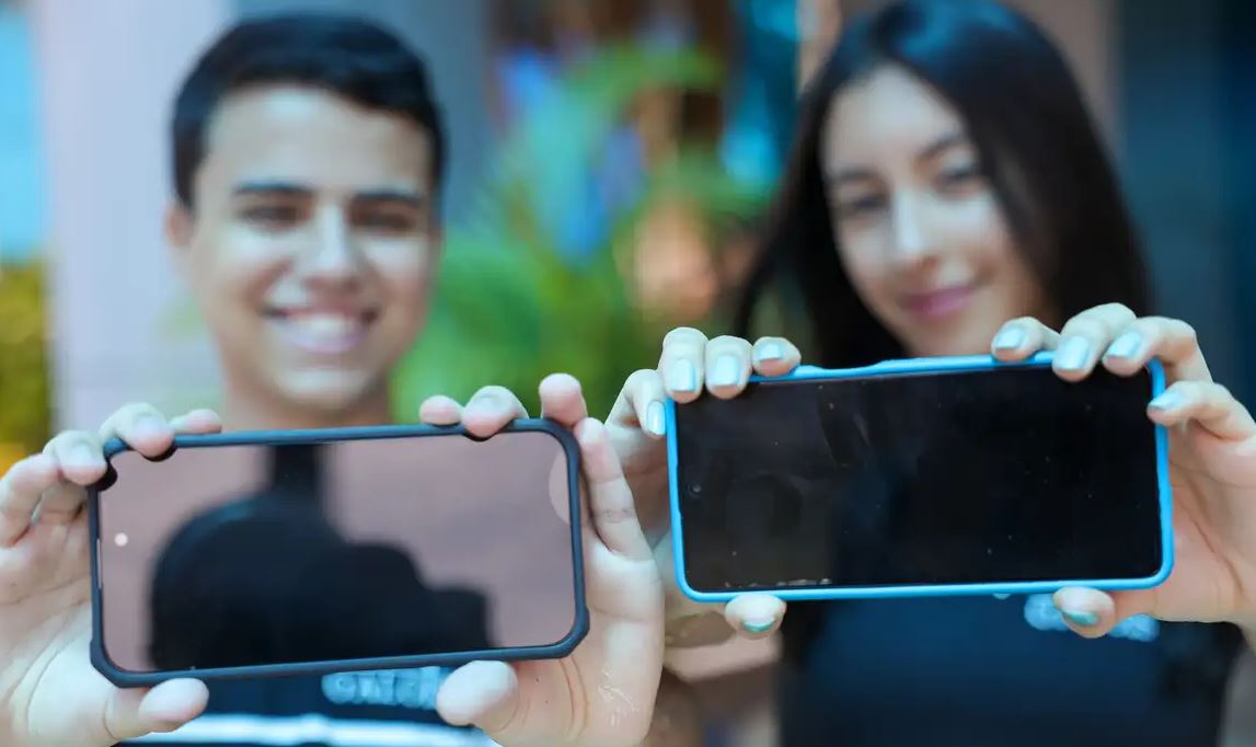 Oposição ao uso de celulares por crianças é alta entre brasileiros