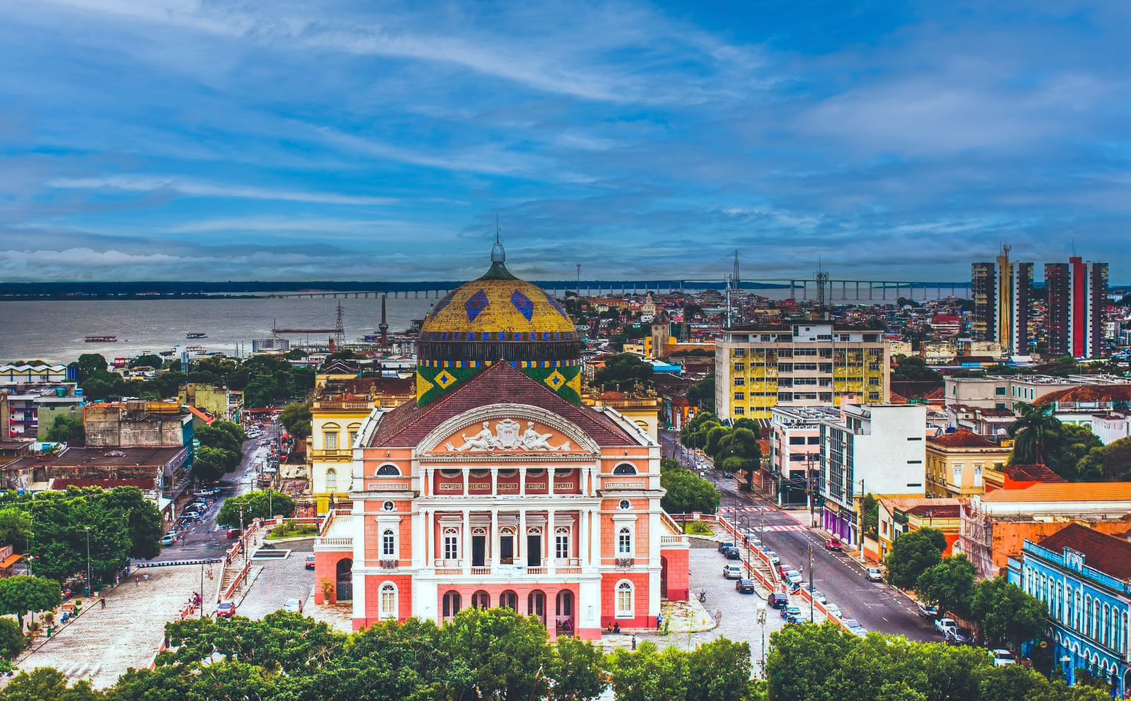 Manaus celebra 357 anos com desafios econômicos e ambientais
