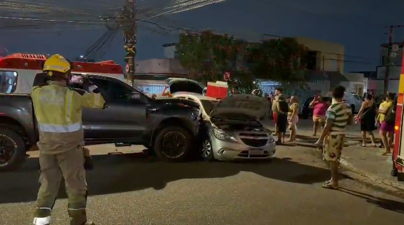 Grave acidente em Manaus deixa mulher presa às ferragens na zona sul