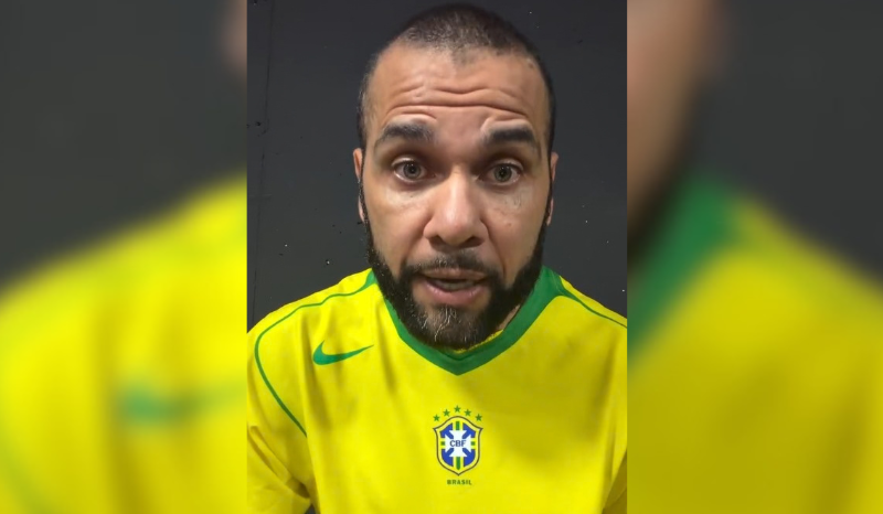 Daniel Alves declara apoio a Flávio Bolsonaro para o segundo turno presidencial
