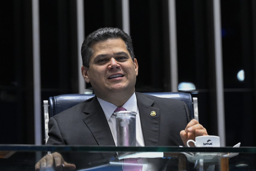 Davi Alcolumbre comemora nova descoberta de petróleo no Amapá