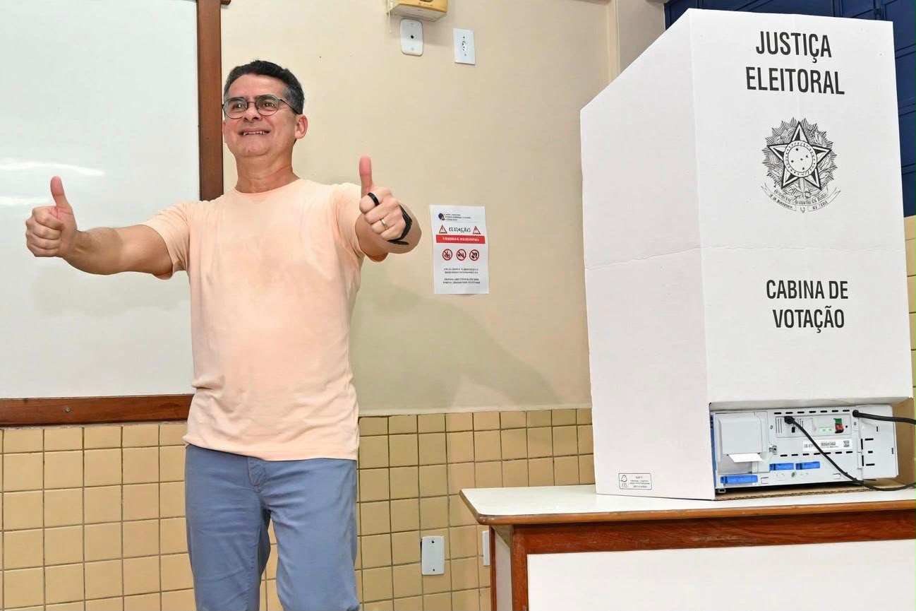 David Almeida vota e promete melhorias para o interior do Amazonas