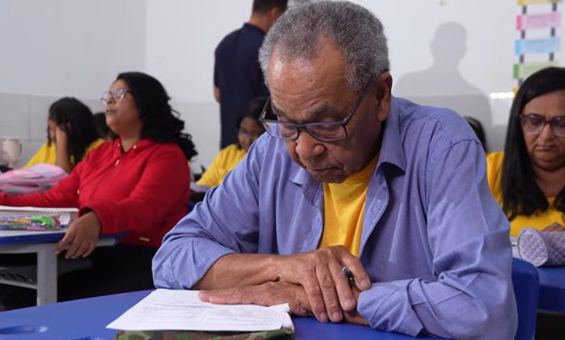 Analfabetismo no Brasil chega a 4,9% entre a população de 15 anos ou mais