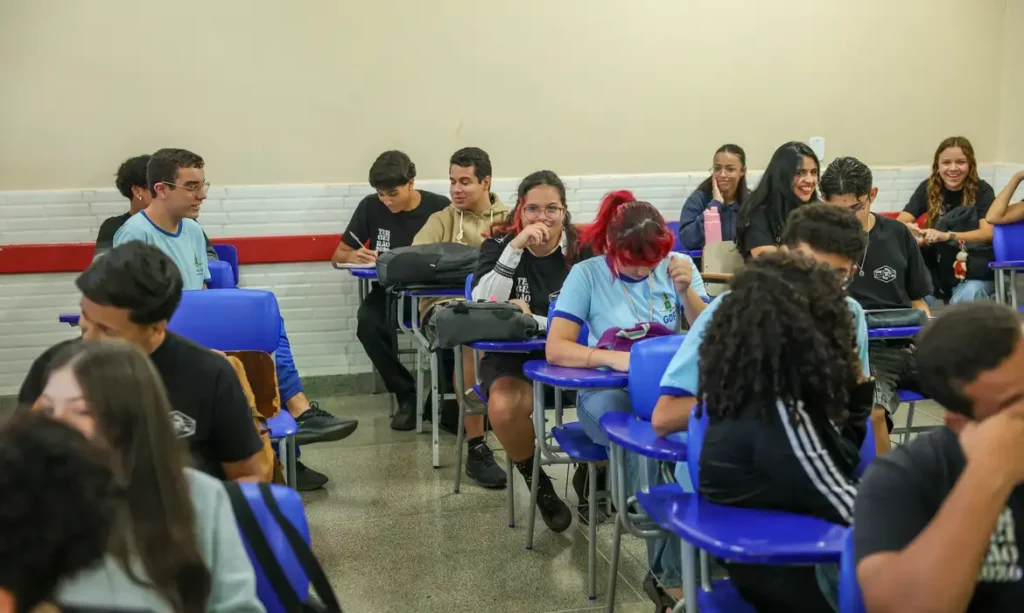 Contagem Regressiva para o Enem: Alunos e Professores se Preparando