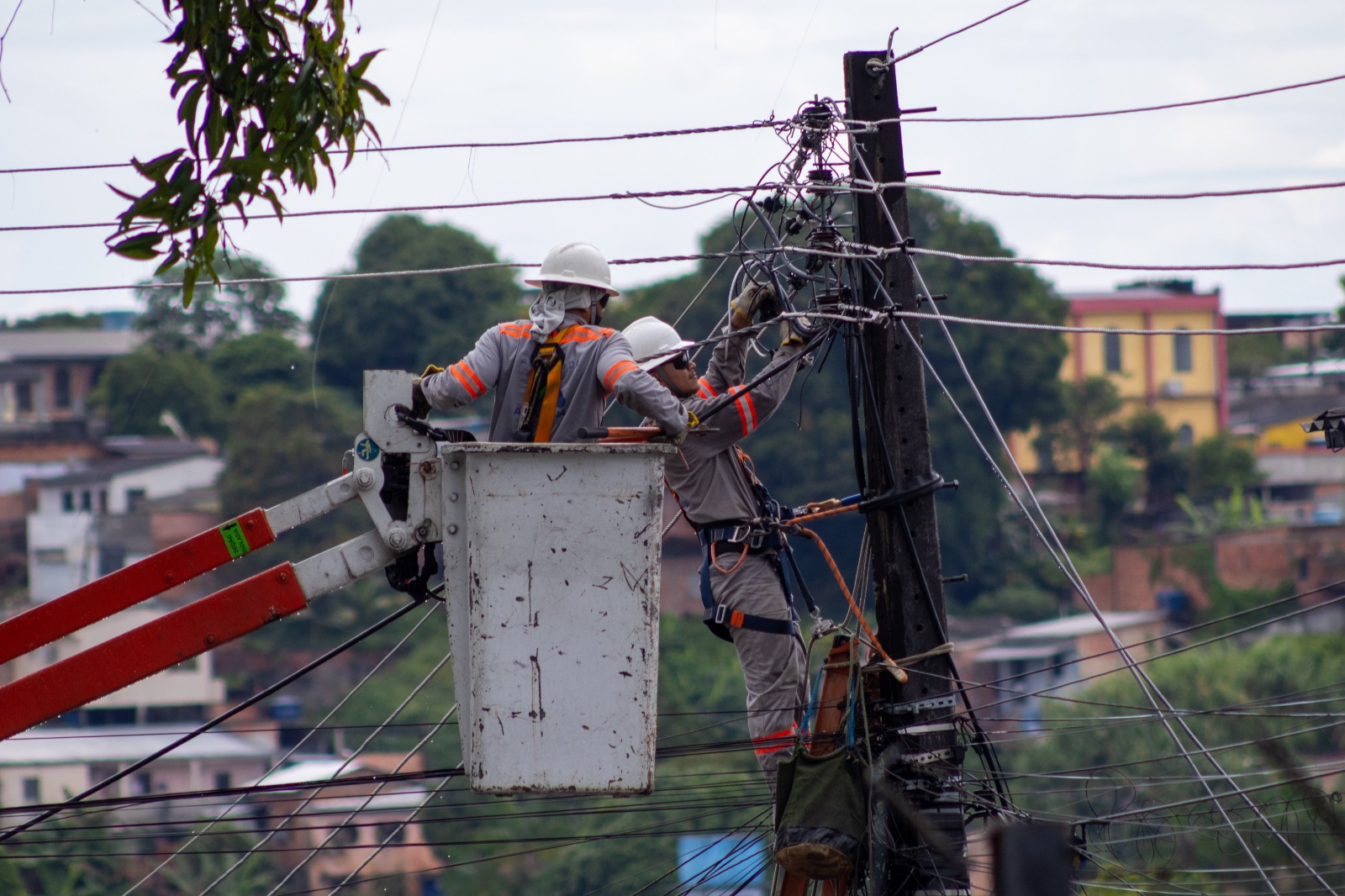 Interrupções na Energia em Manaus: Manutenção Programada de 27/10 a 01/11