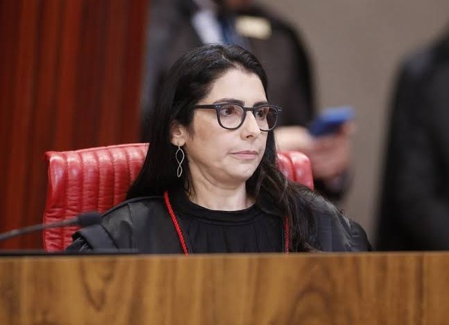 Ministra do TSE que vetou púlpito vazio tem laços com o governo Lula