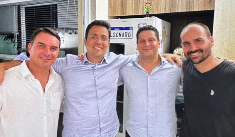 Disputa de R$ 1,4 milhão entre Flávio Bolsonaro e ex-sócio Alexandre Santini