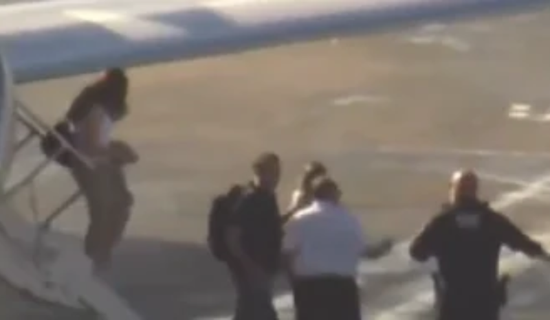 Flávio Bolsonaro e família chegam a Miami após viagem conturbada