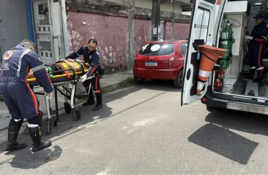 Homem é gravemente ferido por esposa com facão em Manaus