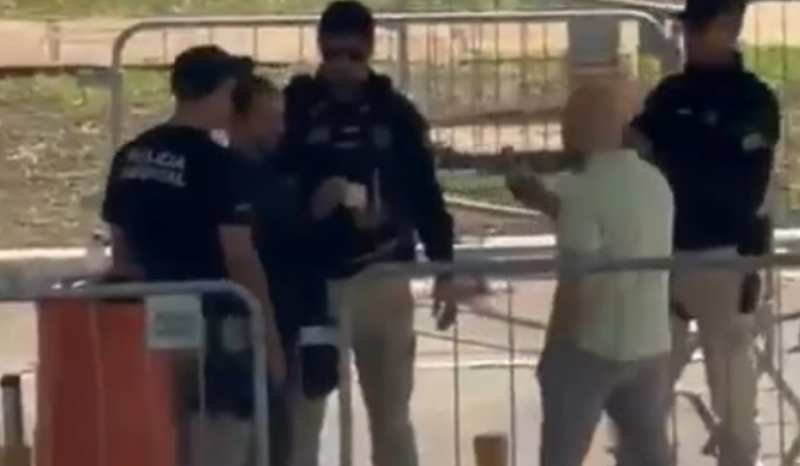 Homem que se declarou imperador das Forças Armadas tenta entrar no STF e é retirado