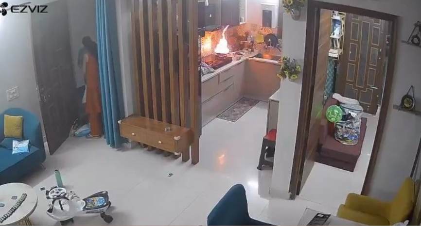 Entregador age rápido e evita explosão em residência na Índia