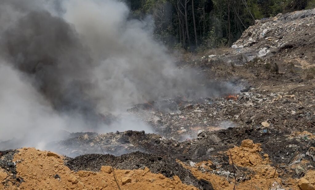 Incêndio em depósito de resíduos em Manaus atinge área de 15 mil m²