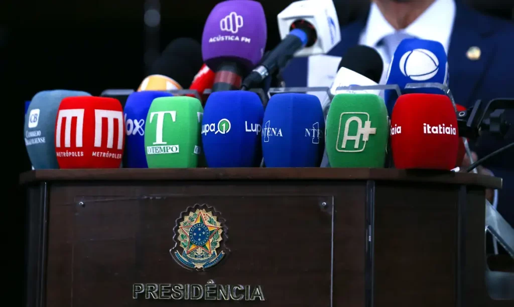 Mais de 14 mil ataques a jornalistas foram registrados no primeiro turno