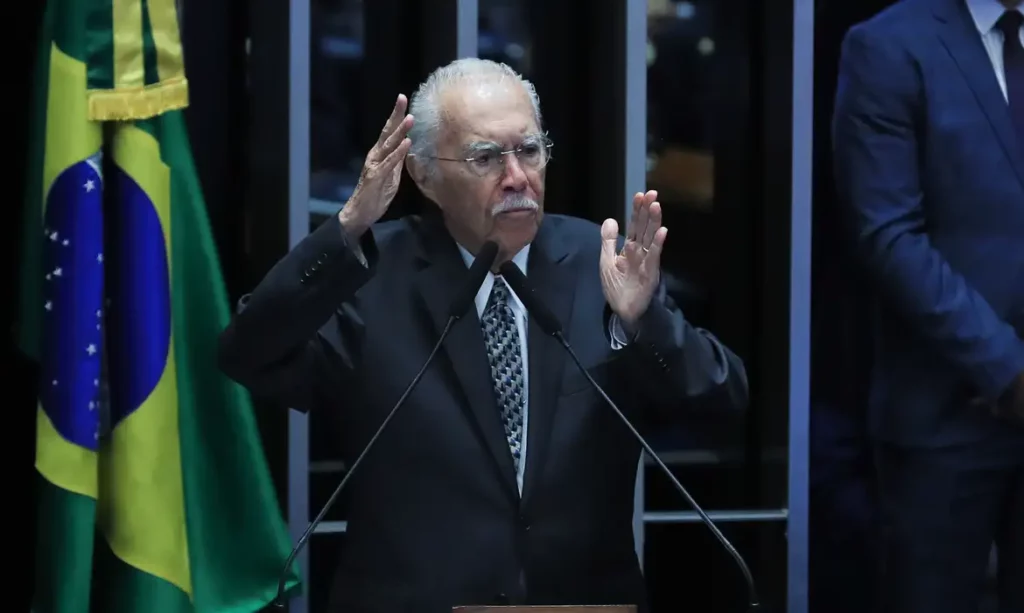 José Sarney é internado em UTI após cirurgia abdominal