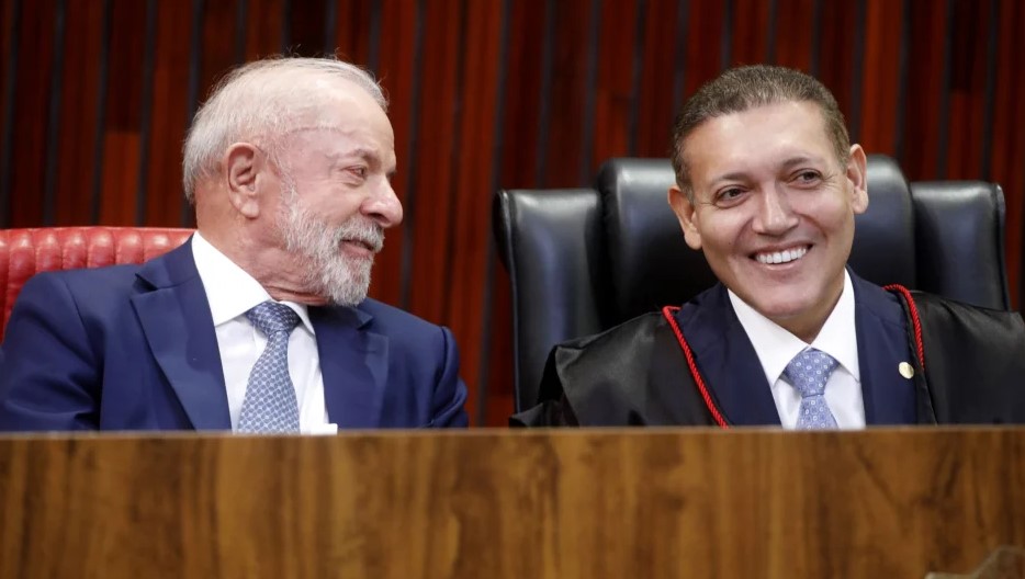 Kassio Nunes Marques parabeniza Lula pela reeleição em ligação