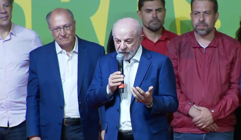Lula garante presença no 2º turno e promete intensificar campanha