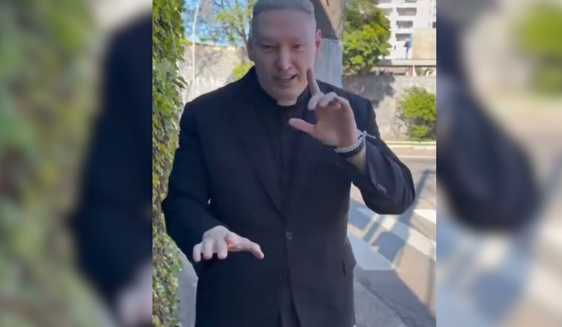 Padre Marcelo Rossi gera polêmica com gesto durante votação nas Eleições 2026