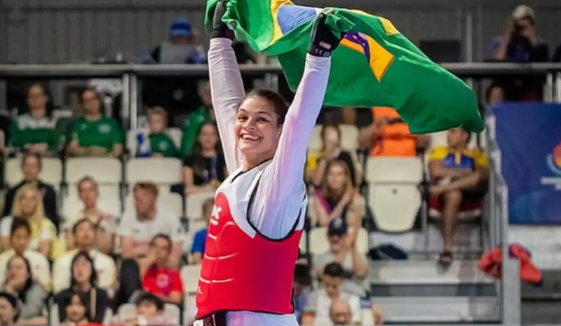 Maria Clara Pacheco brilha e conquista ouro no Grand Prix de taekwondo em Paris