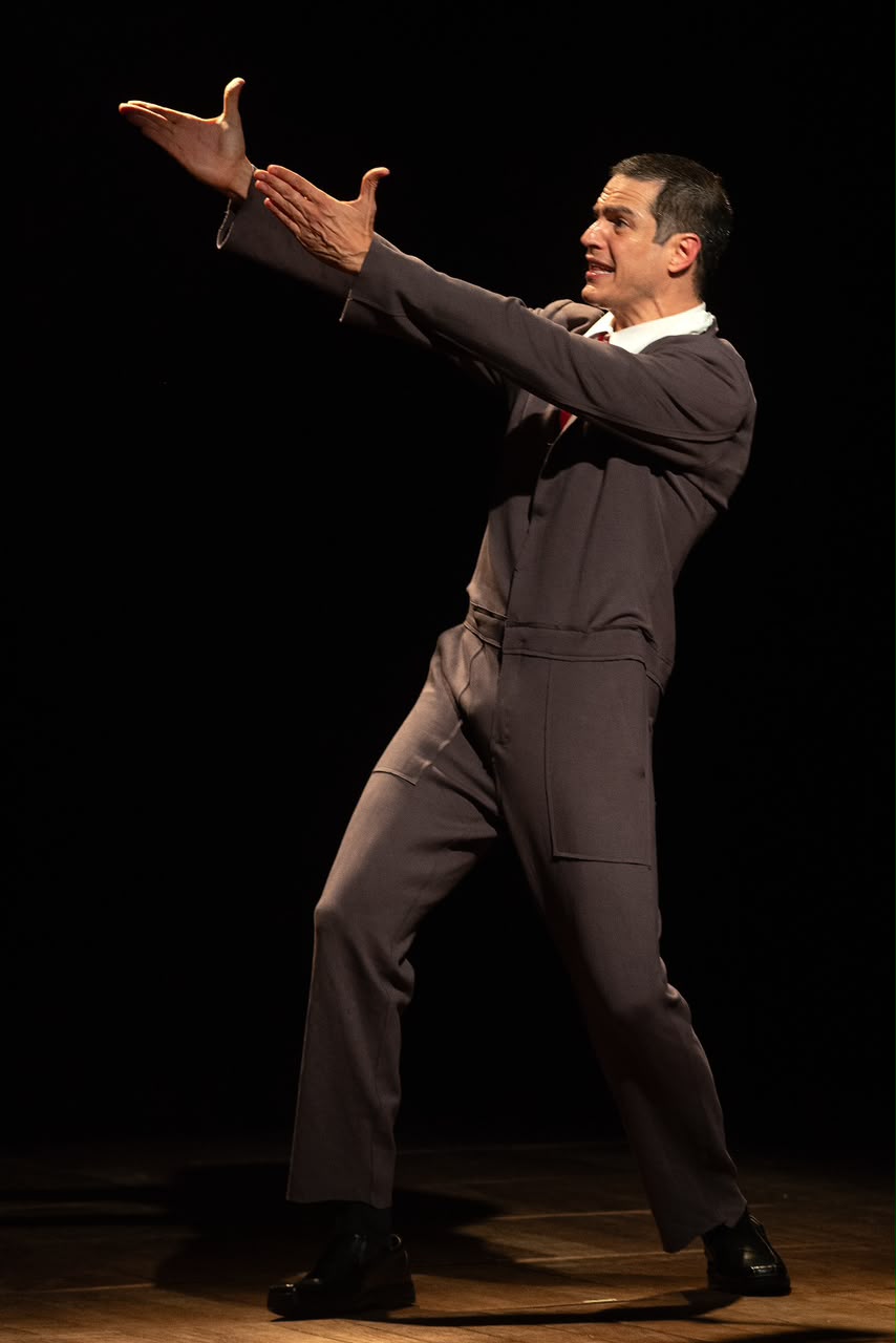 Mateus Solano traz a comédia 'O Figurante' ao Teatro Amazonas em novembro