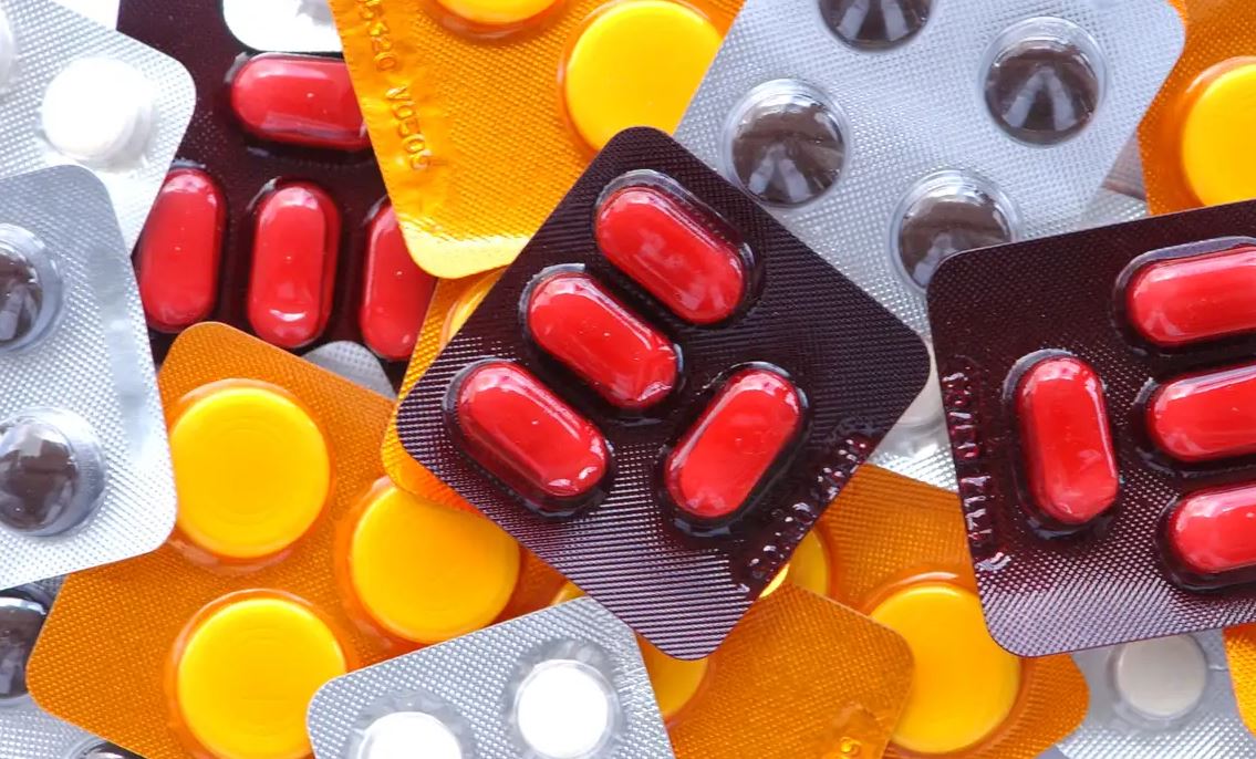 Mistura de medicamentos com energéticos pode ser perigosa à saúde