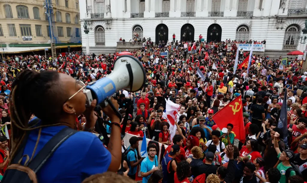 Estudantes se mobilizam em apoio a Lula e pela democracia em todo o Brasil