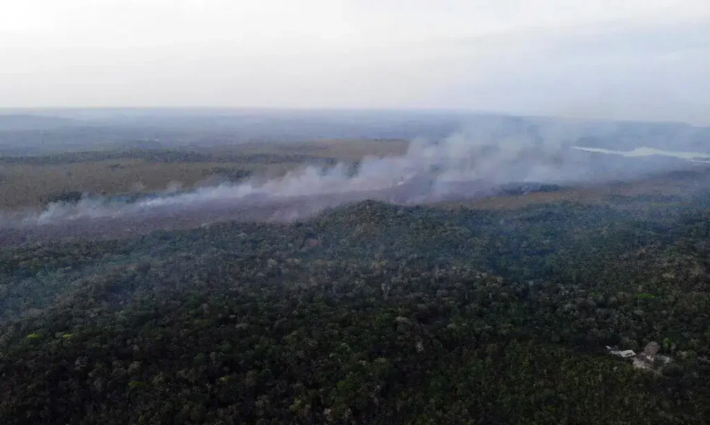 Governo federal intensifica combate a incêndios no Pará com 13 aeronaves
