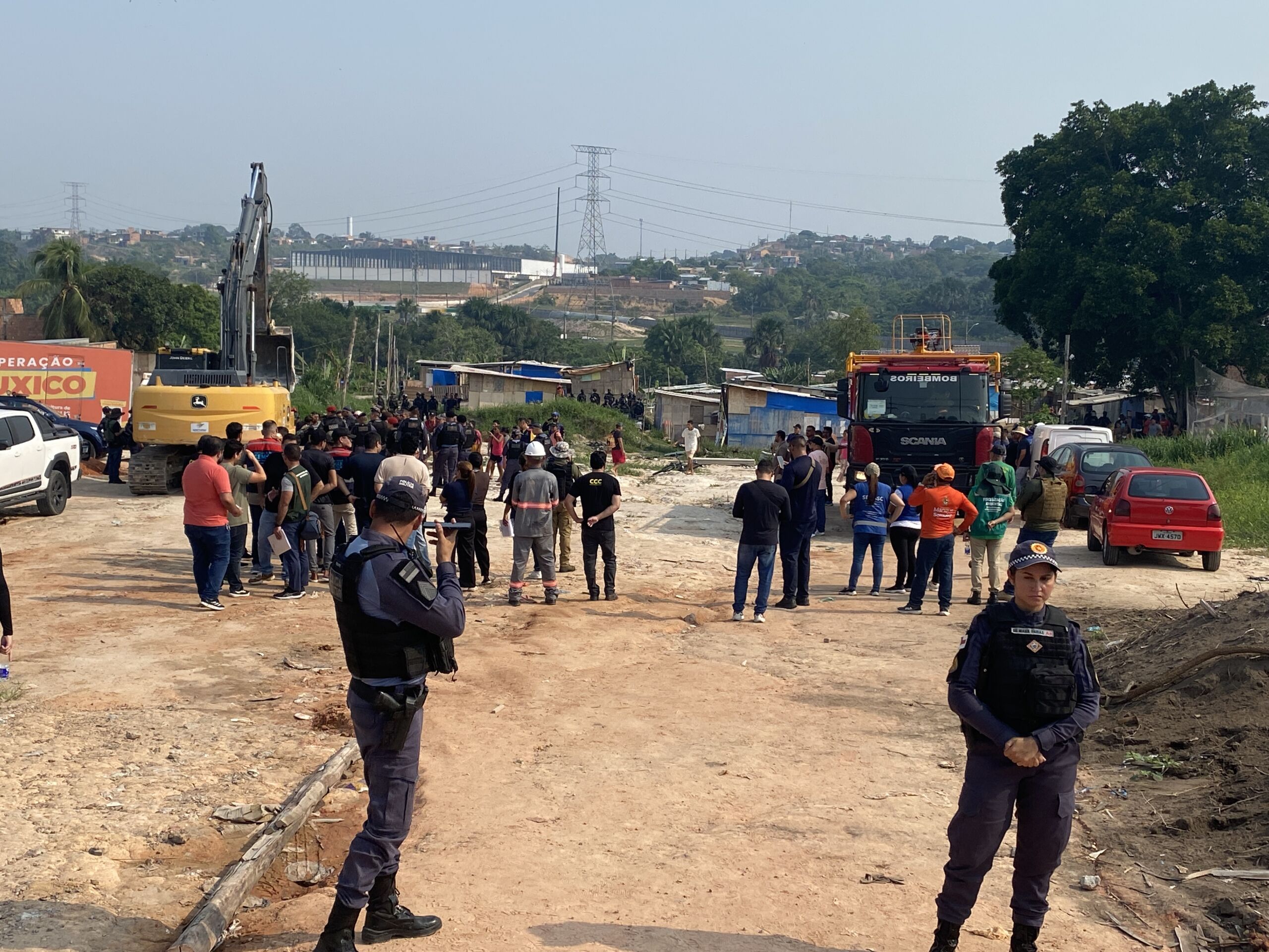 Confusão marca reintegração de posse em terreno na zona norte de Manaus