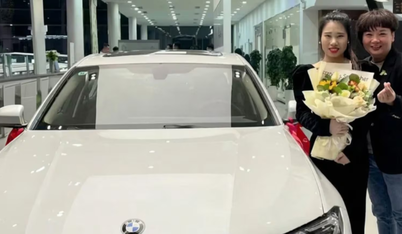 Empresária presenteia funcionários com BMWs para melhorar deslocamento
