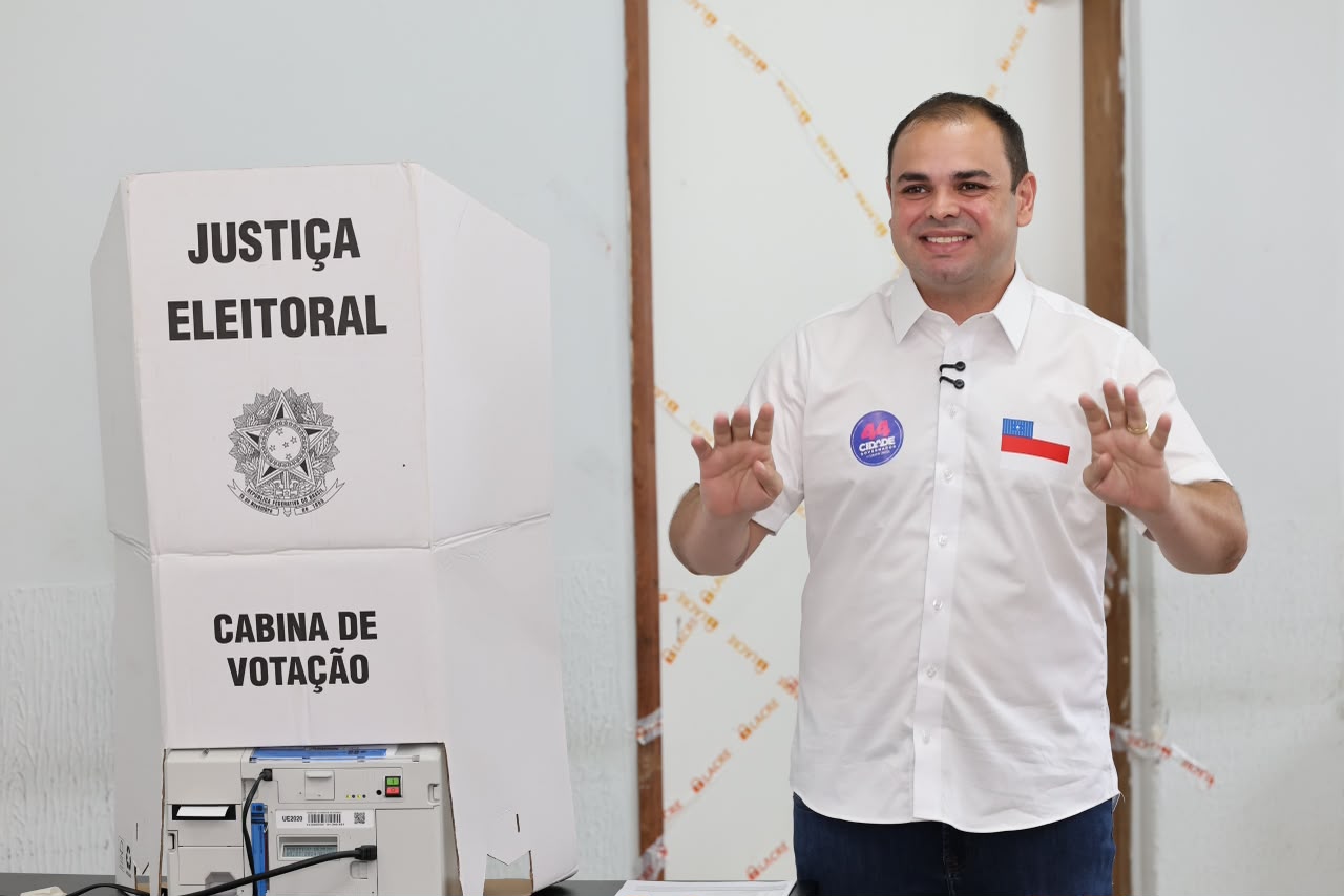 Roberto Cidade vota e expressa confiança na reeleição no Amazonas
