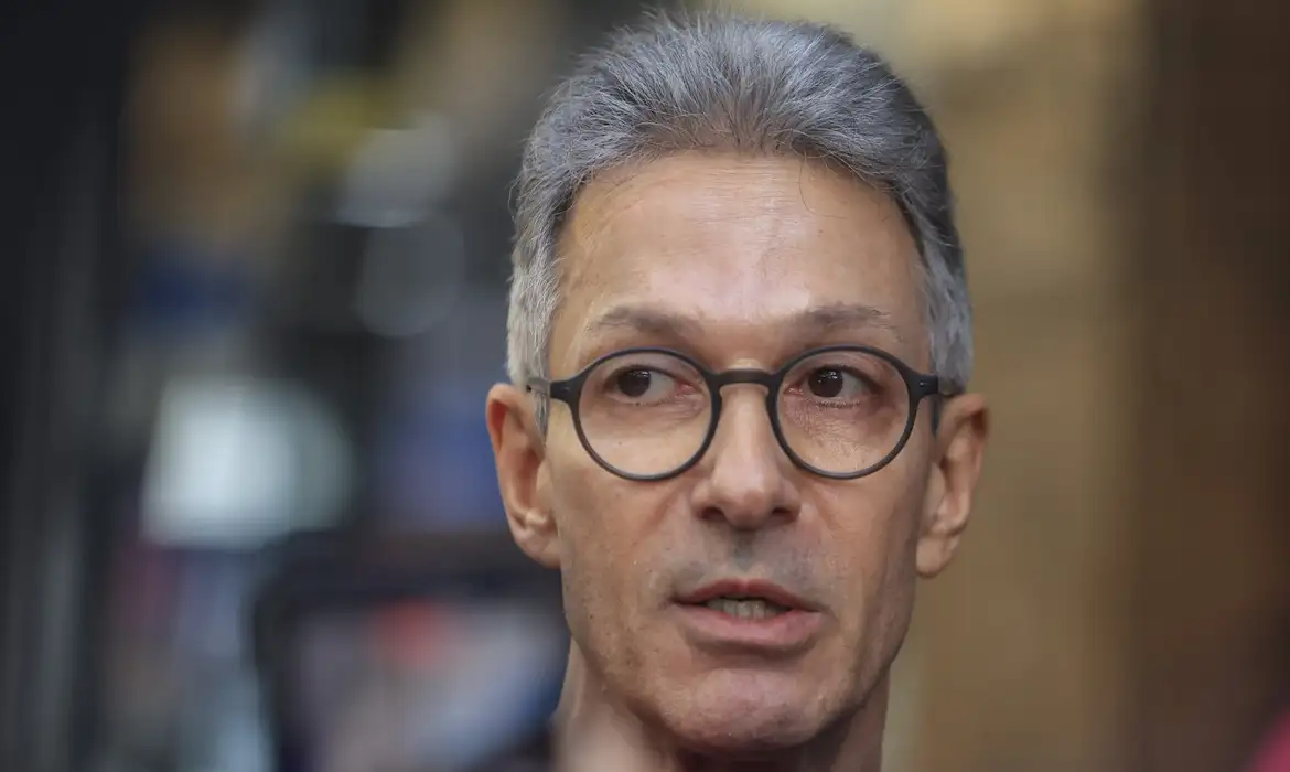 Romeu Zema declara voto em Flávio Bolsonaro no segundo turno presidencial