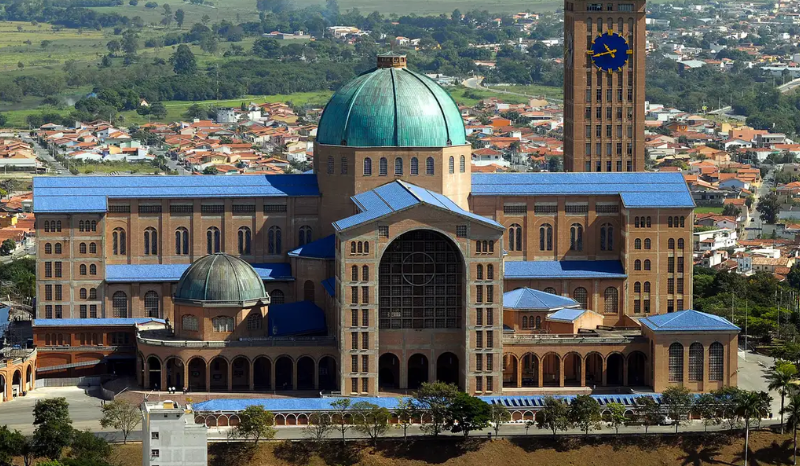 Feriado em Aparecida: Missas e Procissões Celebram Nossa Senhora