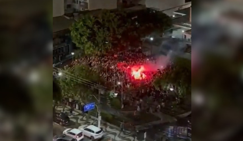 Estudantes da UFF fazem ato em Niterói contra anistia a Bolsonaro após 1º turno