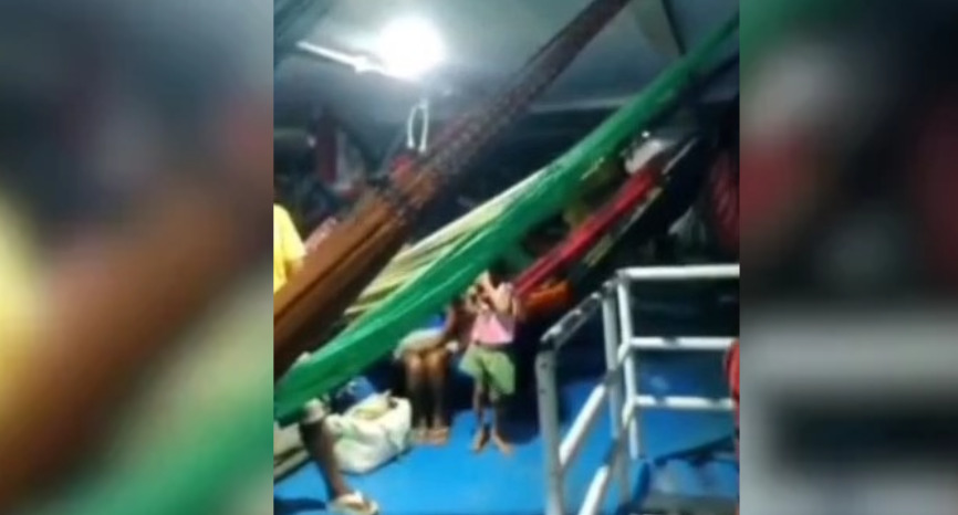 Temporal causa pânico em passageiros de barco próximo a Manacapuru