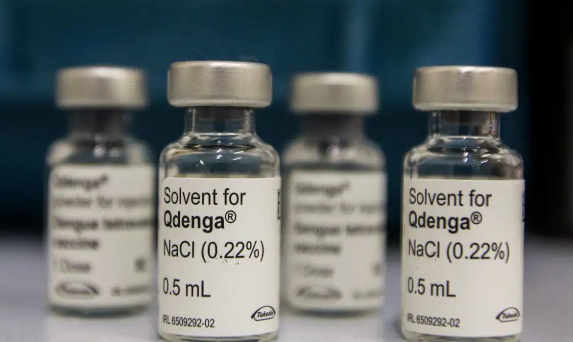 Vacinação contra dengue: 3 milhões de adolescentes precisam completar doses
