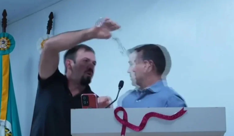 Vereadores se enfrentam em briga na Câmara Municipal de Campos Borges