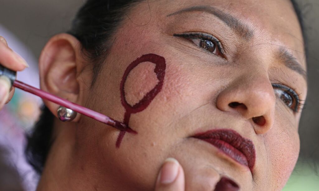 Agressões políticas de gênero aumentam em outubro, mês de luta contra violência à mulher