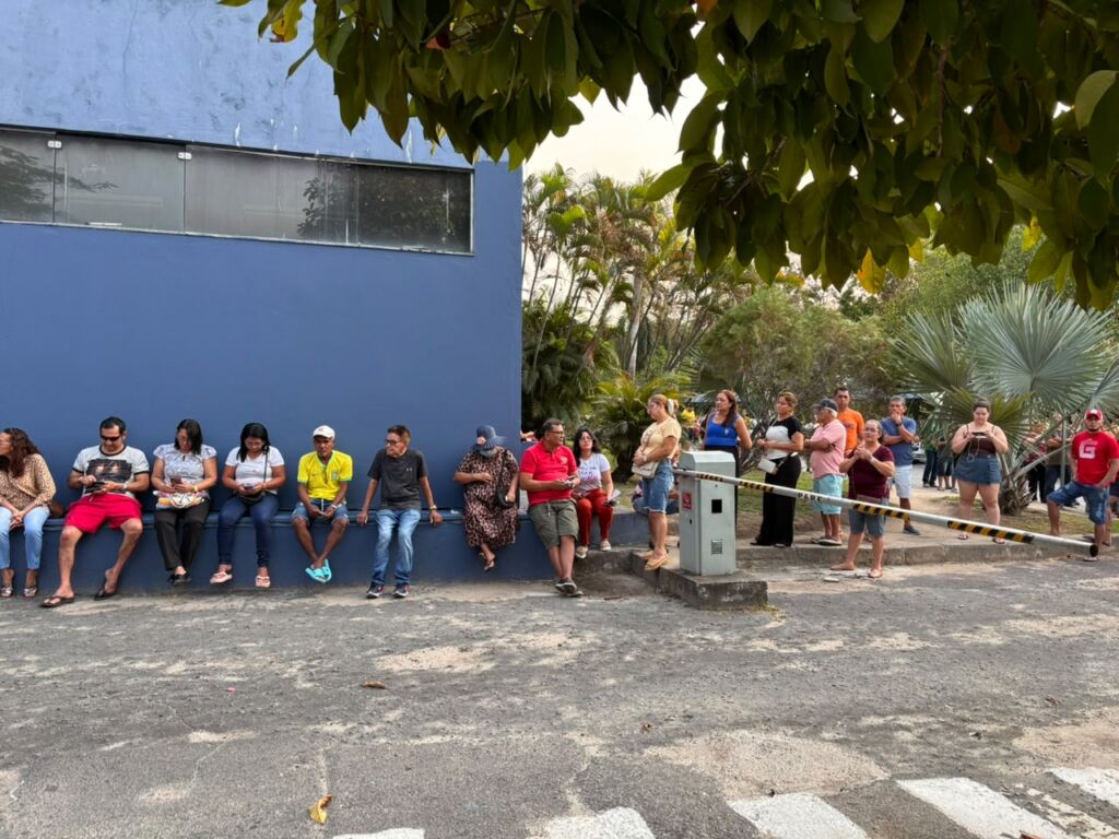 Movimento intenso marca início da votação em Manaus neste domingo