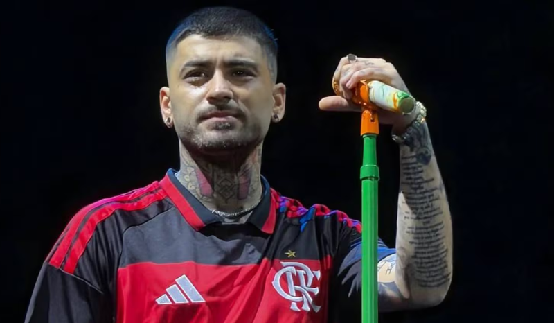 Zayn Malik se desculpa após usar camisa do Flamengo em show no Palmeiras