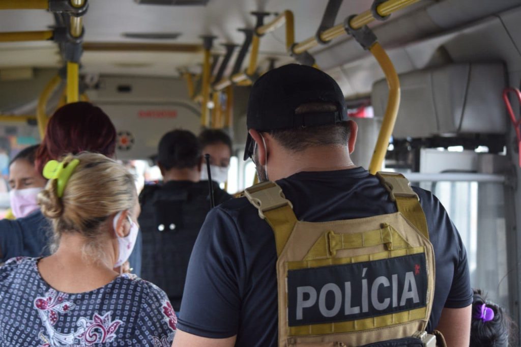 Três suspeitos de assaltos a ônibus são presos em Manaus