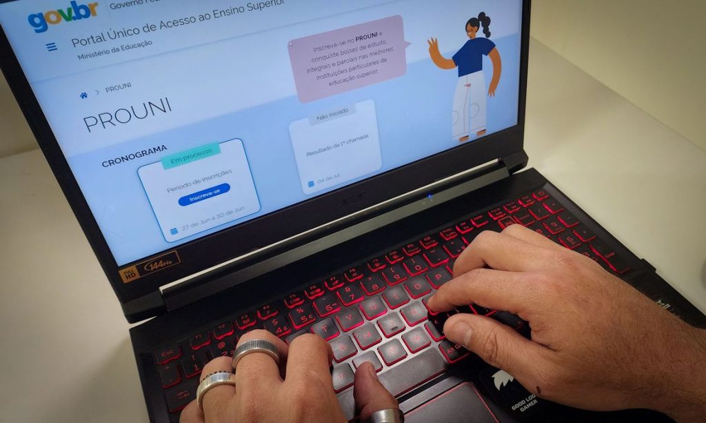 Inscrições para o Prouni do 2º semestre de 2026 terminam neste domingo