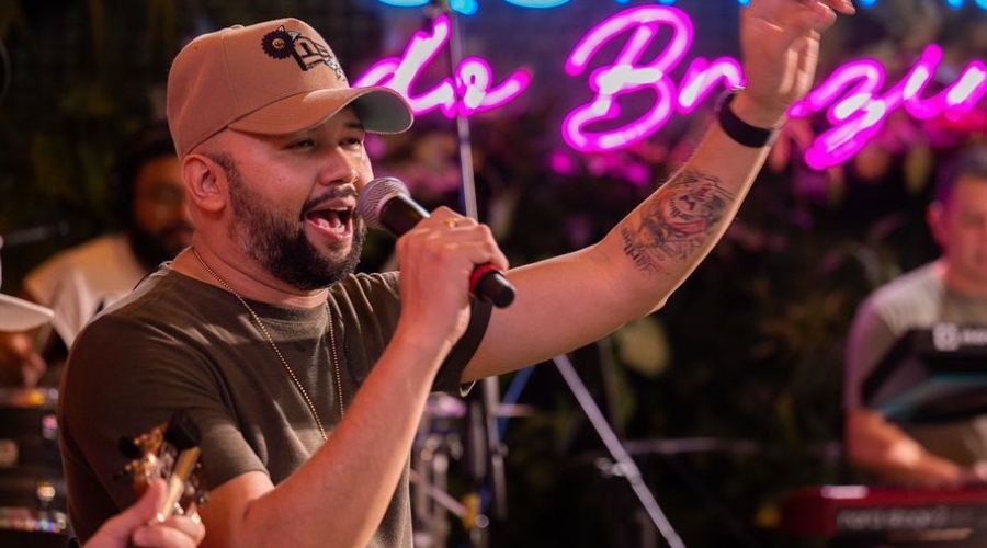 Cantor Uendel Pinheiro se apresenta no Shopping Grande Circular nesta sexta-feira