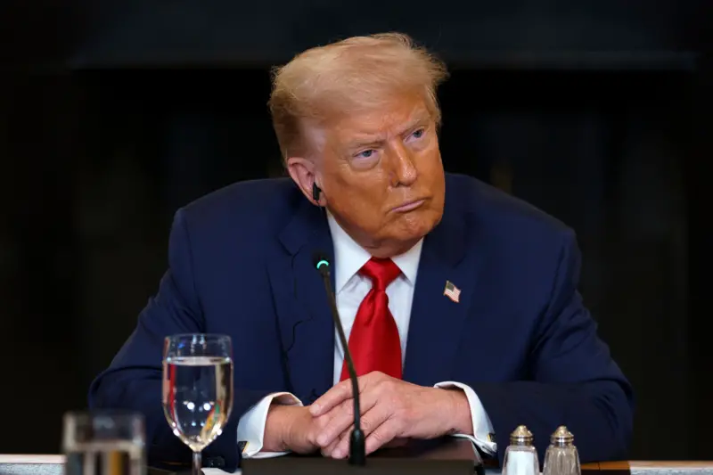 Trump publica imagem e faz críticas ao Irã durante impasse no Oriente Médio