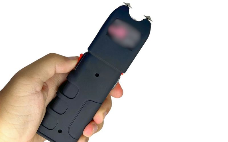 Prefeito de Santiago de Surco usa taser em assessor durante demonstração